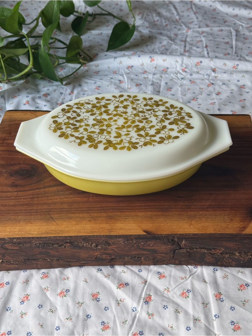 Vintage Pyrex Verde Olive 1 1/2 Quart Divided Casserole Dish
